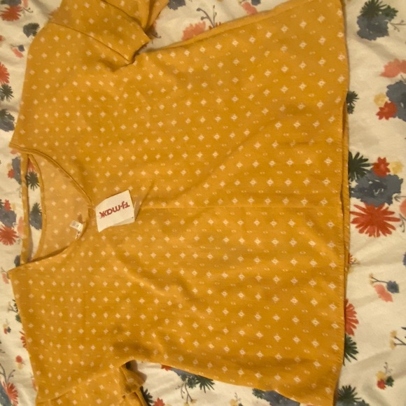 Mustard colored blouse , flowy blouse , size medium.  Never used😃! - Picture 2 of 2